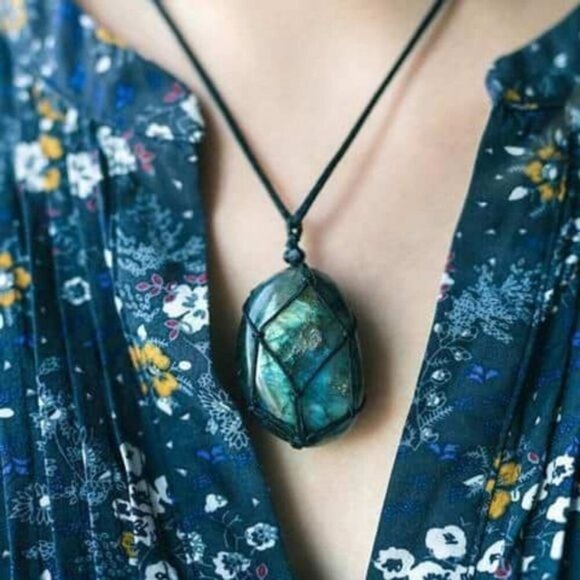 Dragon’s Heart ✦ Labradorite Amulet Necklace ✦ The Stone of Magic | Unisex | NWT - Picture 3 of 11